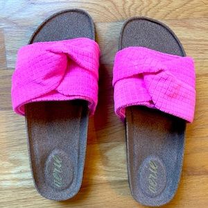 Pink Aerie sandals, size 8. Never worn